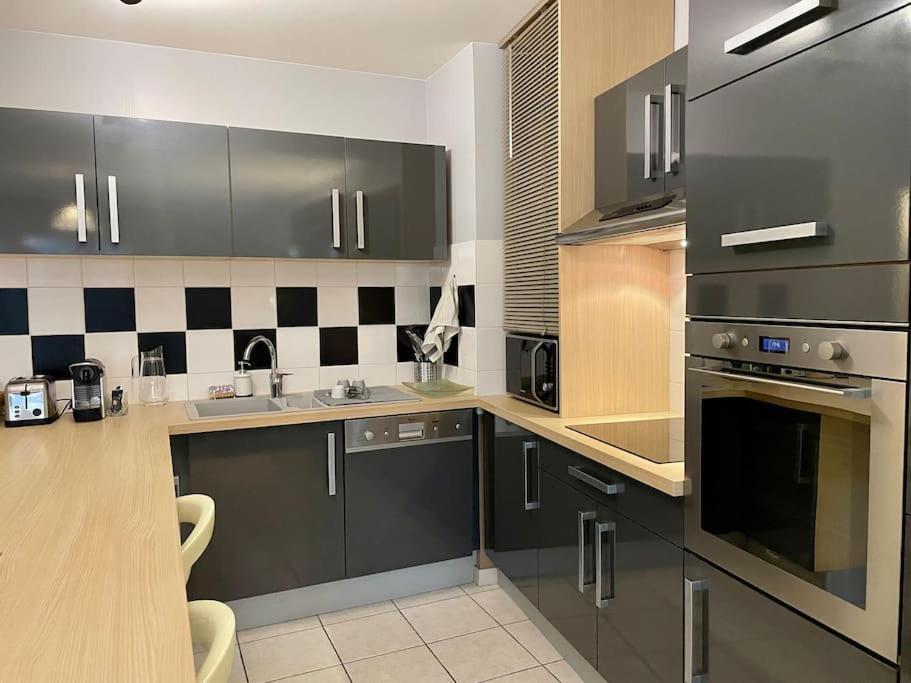 L'idéal Cosy-wifi-Netflix et Garage Vienne  Exterior foto